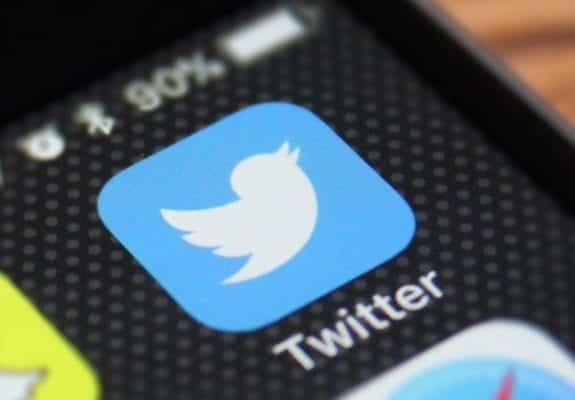 Twitter to show a warning when you try to like a labeled tweet