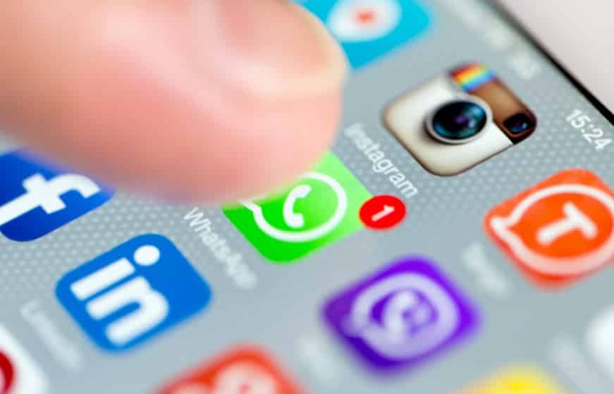 WhatsApp limits message forwarding to one person at a time